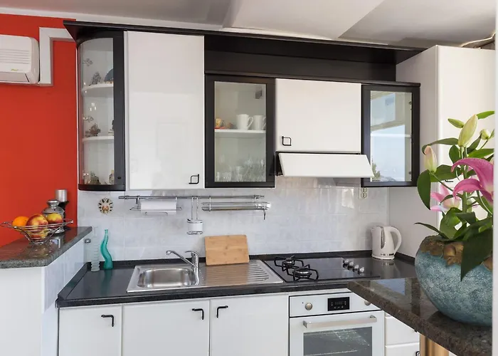 Merivo - With Sea View דירה